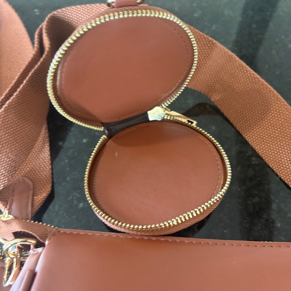 COGNAC CROSSBODY WITH COIN PURSE - Picture 4 of 15